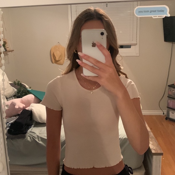 American Eagle Xs baby pink t-shirt with ruffle trim - Picture 2 of 2